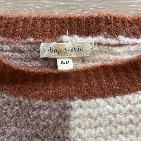 Shop Stevie Jaynie Cropped Sweater - Picture 2 of 6